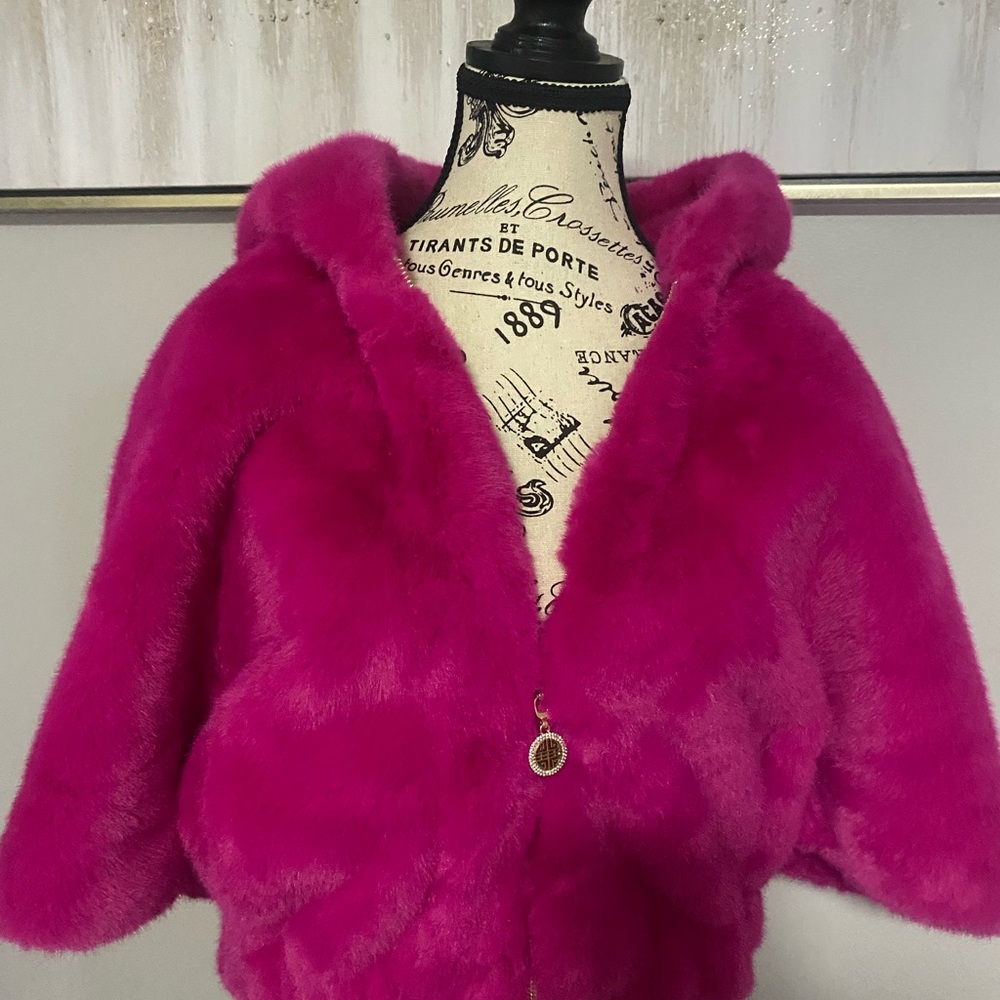 🩷 Women's Fuchsia Faux Fur Hooded Jacket 🩷